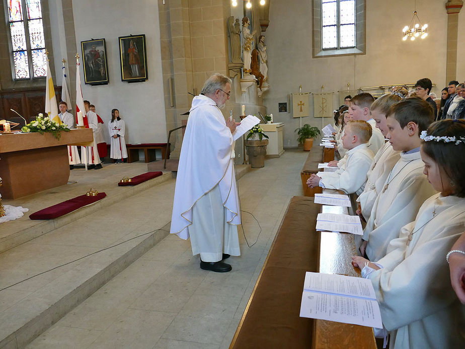 Feier der 1. Heiligen Kommunion in Sankt Crescentius (Foto: Karl-Franz Thiede)